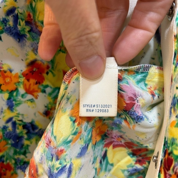 Rebecca Minkoff Silk Cut Out Blouse Micro Floral Pearl Snap Button Women Sz 12 - Picture 9 of 10